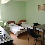 елка Apartmán *