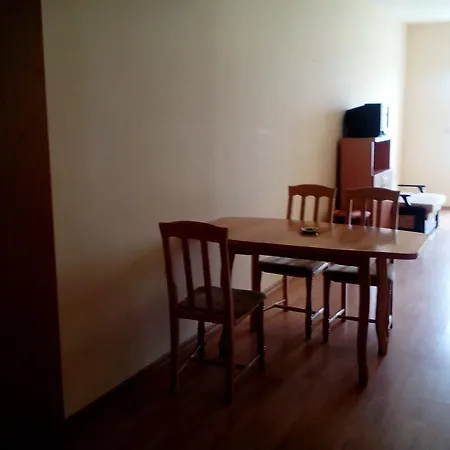 Apartman елка